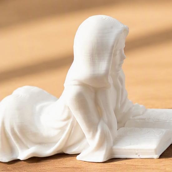 Миниатюрная декоративная статуэтка Читающая девушка, 3D-печатная, лежащая на животе, Элегантные акценты для декора дома, Скульптура, Женщина для офисного стола