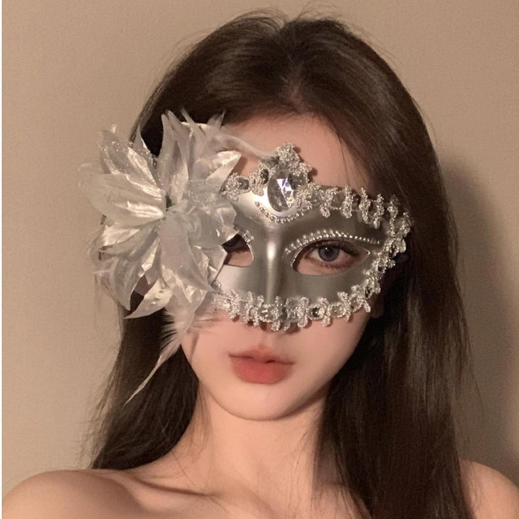 Сексуальная кружевная полумаска с перьями - аксессуар для макияжа на Хэллоуин и маскарада