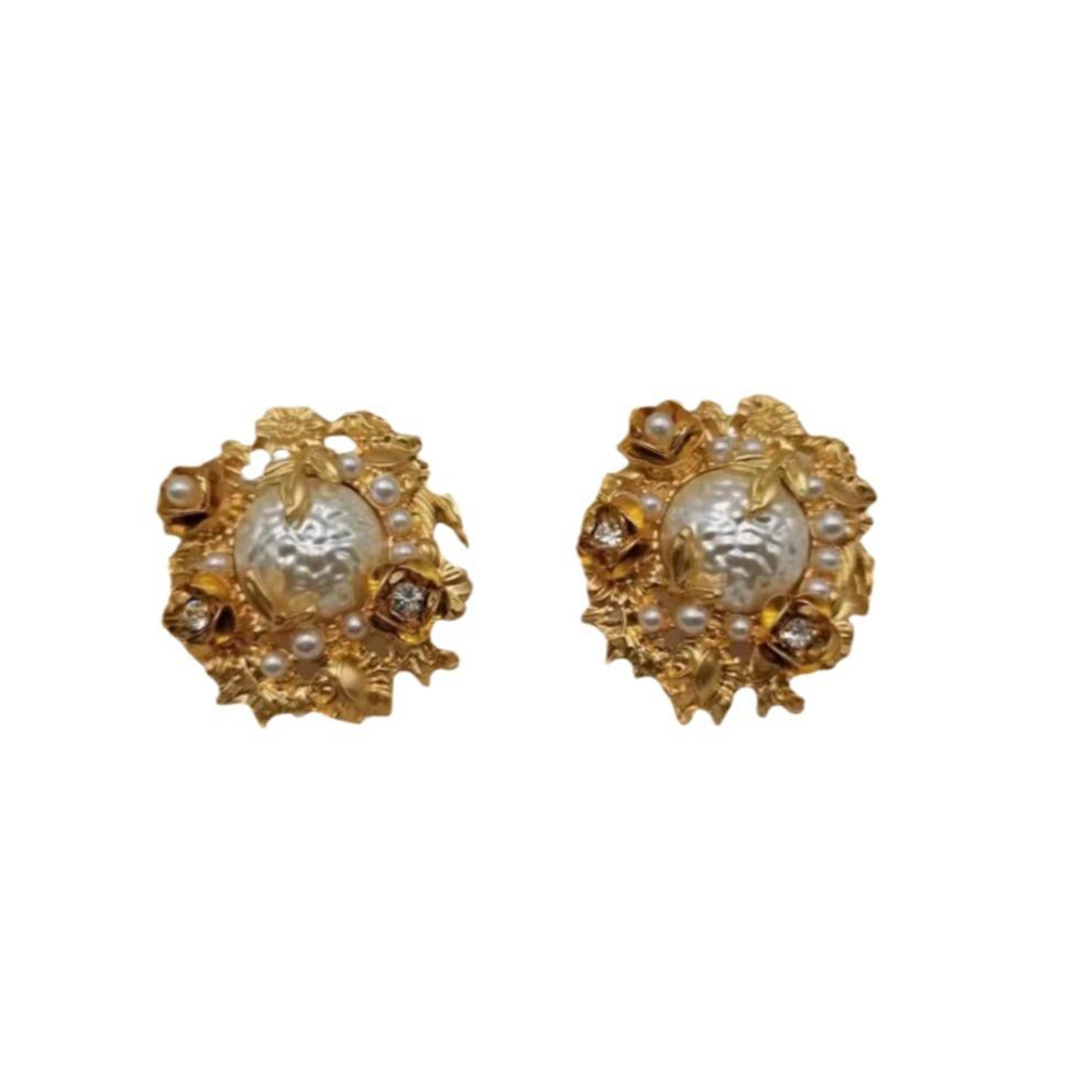 Medium antique style antique flowers European and American fashion trends rich flowers light luxury three-dimensional relief pleated hollow earrings