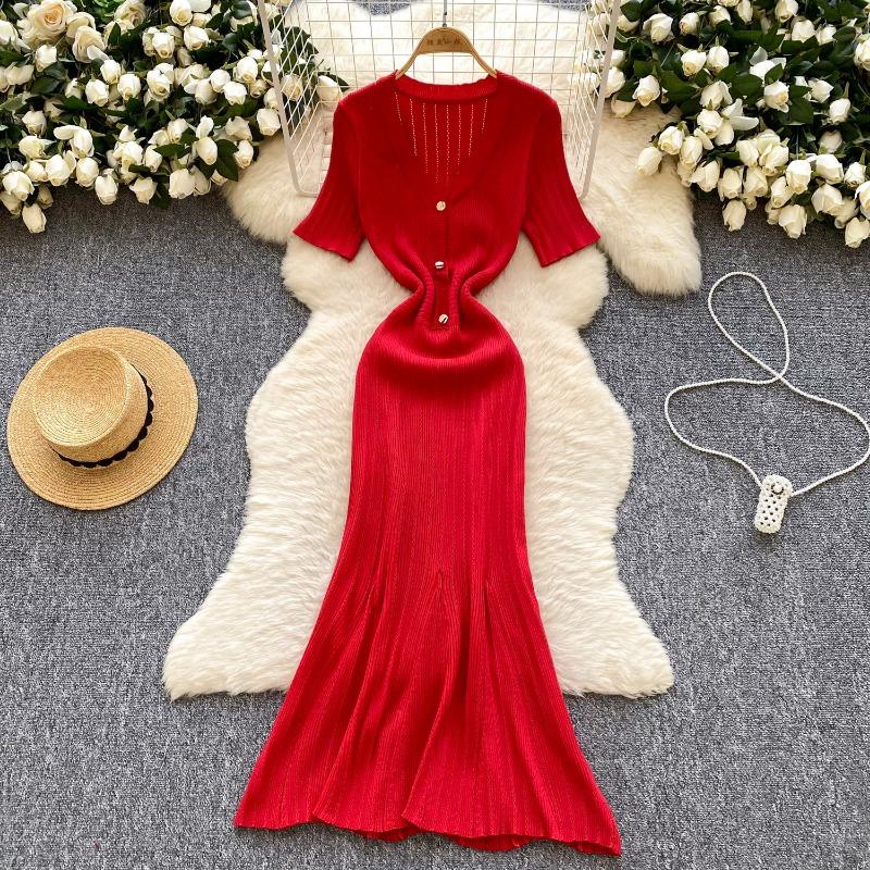 High-end Knitted Dress for Women's Wear In Summer Featuring A Slimming and Elegant Design