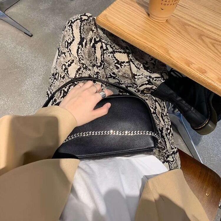 2025 новая сумка женская нишевая высококлассная сумка-мессенджер ретро универсальная в гонконгском стиле сумка под мышкой цепочка на плечо тренд