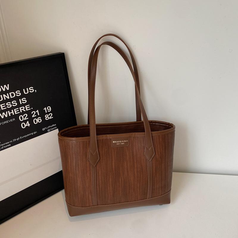 Сумка большой вместимости женская осенне-зимняя новая повседневная простая на плечо для поездок на работу портативная сумка-тоут