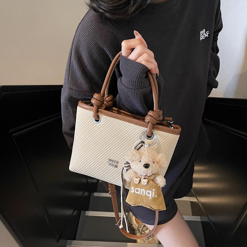 Fashion Trend Small Bag Women's 2025 Spring and Summer New Casual Messenger Bag Niche Design Simple Portable Bucket Bag