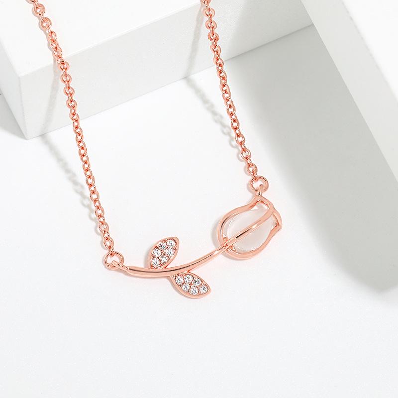 Opal Rose Pendant Collarbone Chain, Wind Niche Design High-End Chalcedony Tulip Necklace
