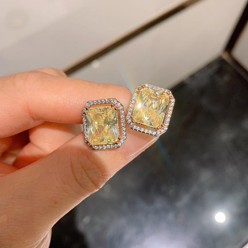 Women's Sparkling Water Drop Earrings Elliptical Geometric Zircon CZ Simple Luxury Engagement Fashion Jewelry Accessory