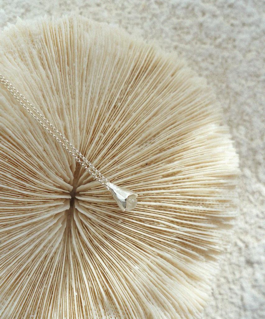 Reindeer Grotto Necklace 07