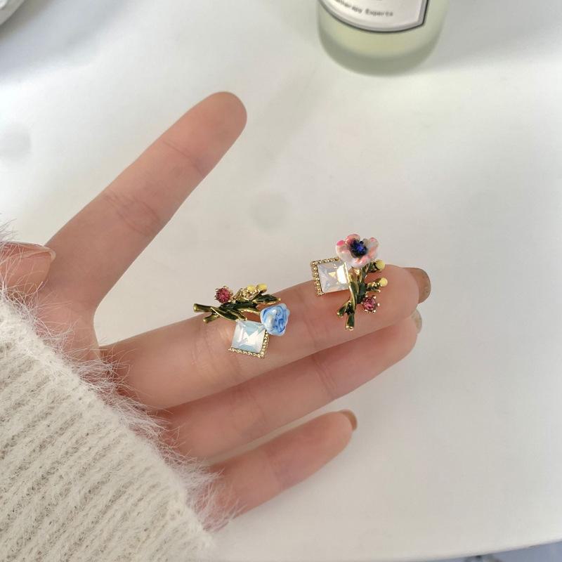 Модные корейские серьги-цветы в виде девичьих весенних цветов: Универсальный, нишевый дизайн для женщин