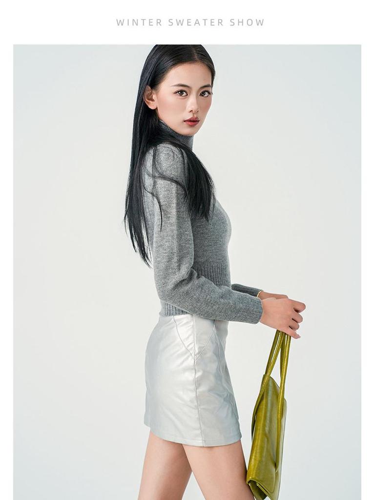 Women's Short Slim-Fit Gray Wool Turtleneck Sweater - Elegant Autumn/Winter Knitwear