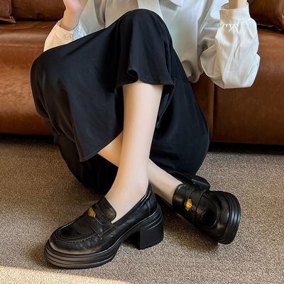 Черные мягкие кожаные ретро женские туфли на высоком каблуке с золотыми монетами, ленивая платформа-маффин, британские маленькие кожаные туфли, одинарные туфли