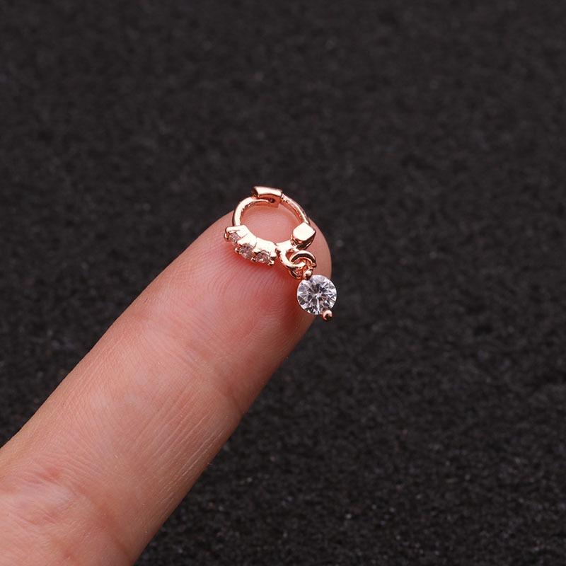 Изысканные маленькие серьги в хрящ с камнем