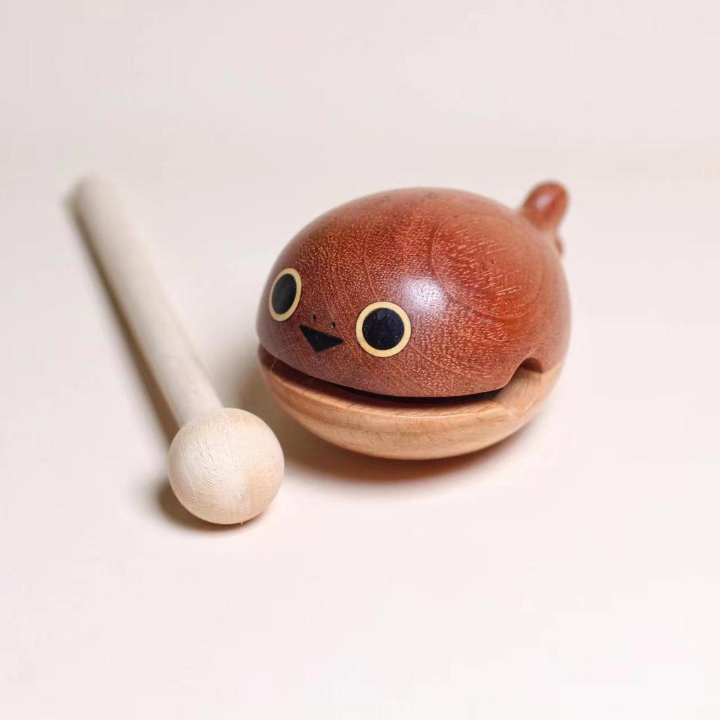 Украшение стола в виде деревянной рыбы-кита: Офисная игрушка из цельного дерева для снятия стресса и эмоциональной стабильности