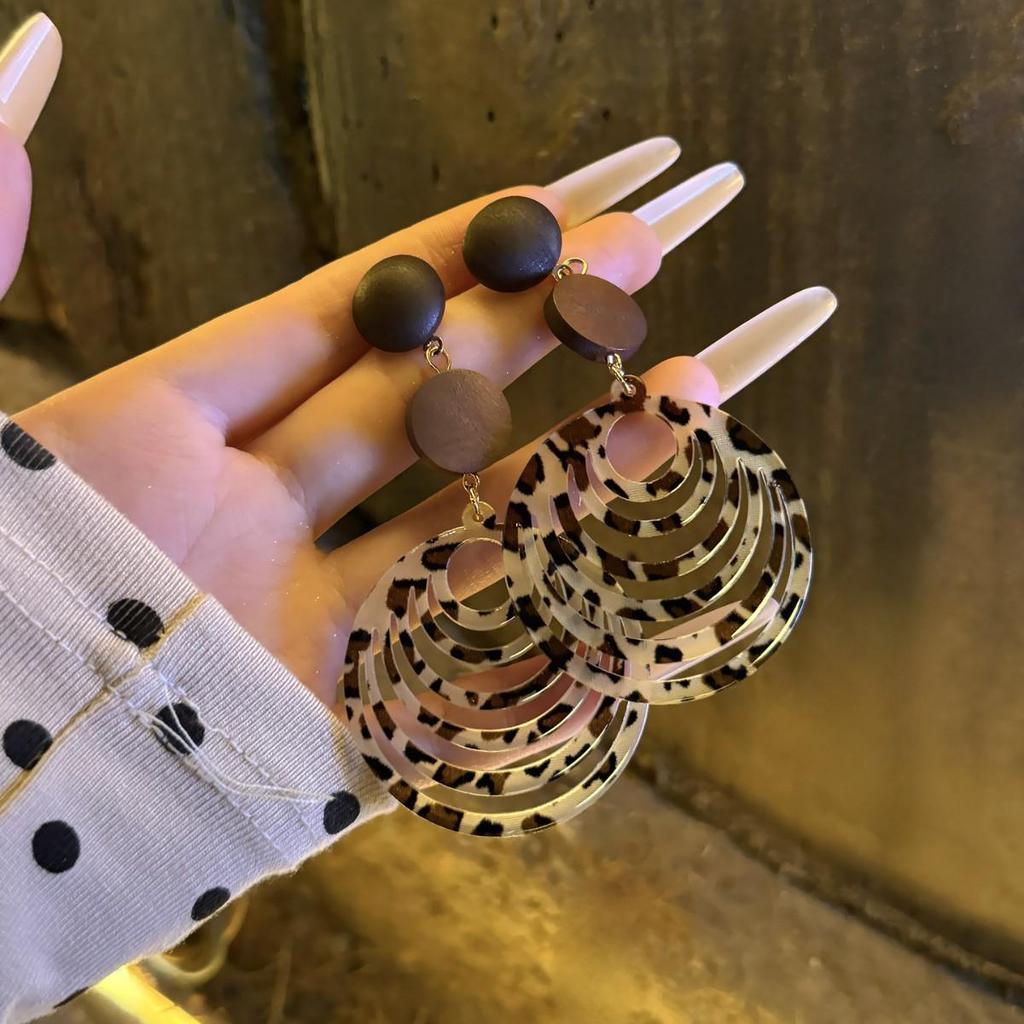 Серьги-гвоздики с цветочным леопардовым принтом из смолы - Ретро-дизайн с серебряной иглой