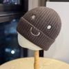 Вязаная шерстяная шапка для женщин Новый стиль для осенне-зимних путешествий Сохраняющая тепло и подчеркивающая лицо Маленькая модная и универсальная шапка-пуловер