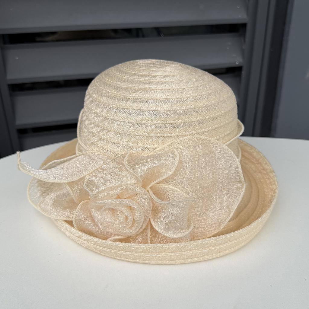 Fashion temperament Curled top hat Women's small edge mesh flower sun protection sun hat Summer travel versatile straw hat