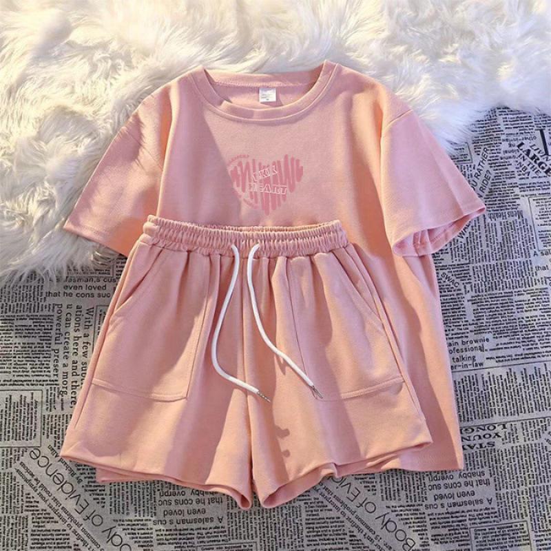 Женский модный летний спортивный костюм из двух частей - футболка с коротким рукавом свободного кроя и шорты для повседневной носки