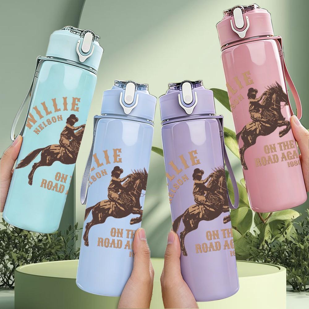 1PC Willie Nelson Cowboy Horse Print 750ml colorful plastic sports water bottle leakproof pop up lid with straw for outdoor work home use