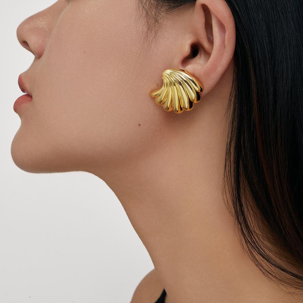 Ins Internet Celebrity Same Summer Spray Shell Stud Earrings Plated 18K Gold Beach Temperament Geometric Simple Earrings