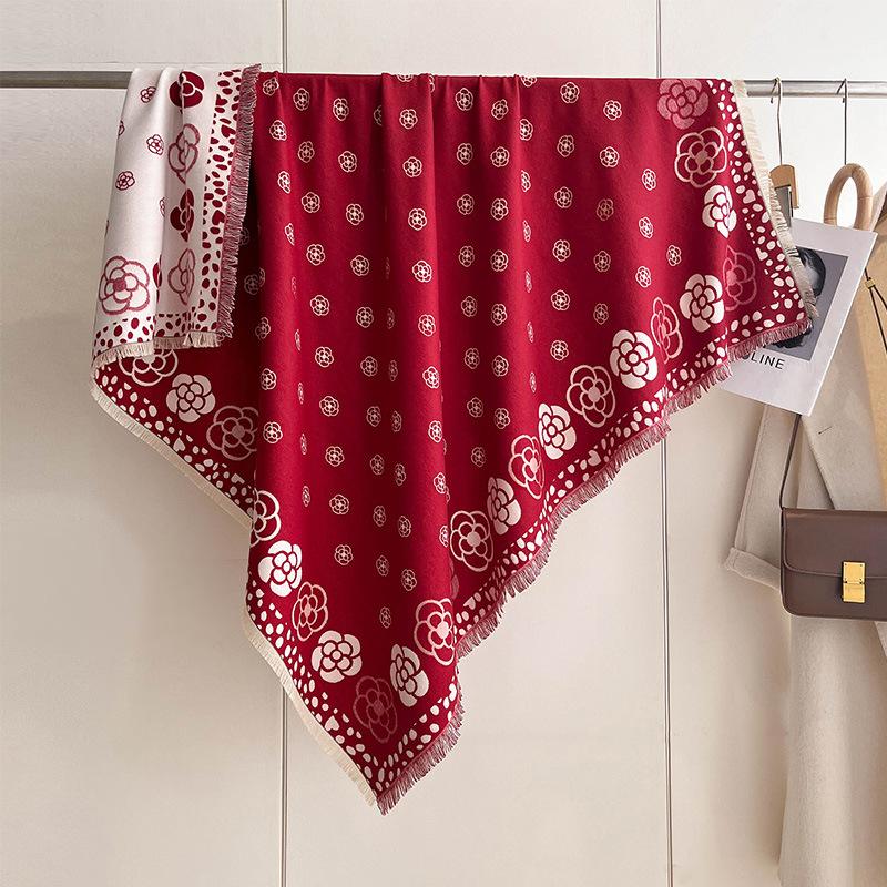 Темпераментная камелия Высококлассный большой квадратный шарф Двусторонний имитация кашемира Утолщенный шарф с декоративной шалью