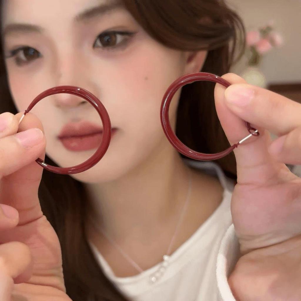 Spicy Girl High-End Hoop Earrings: Simple, Stylish Ear Clips for a Trendy Look