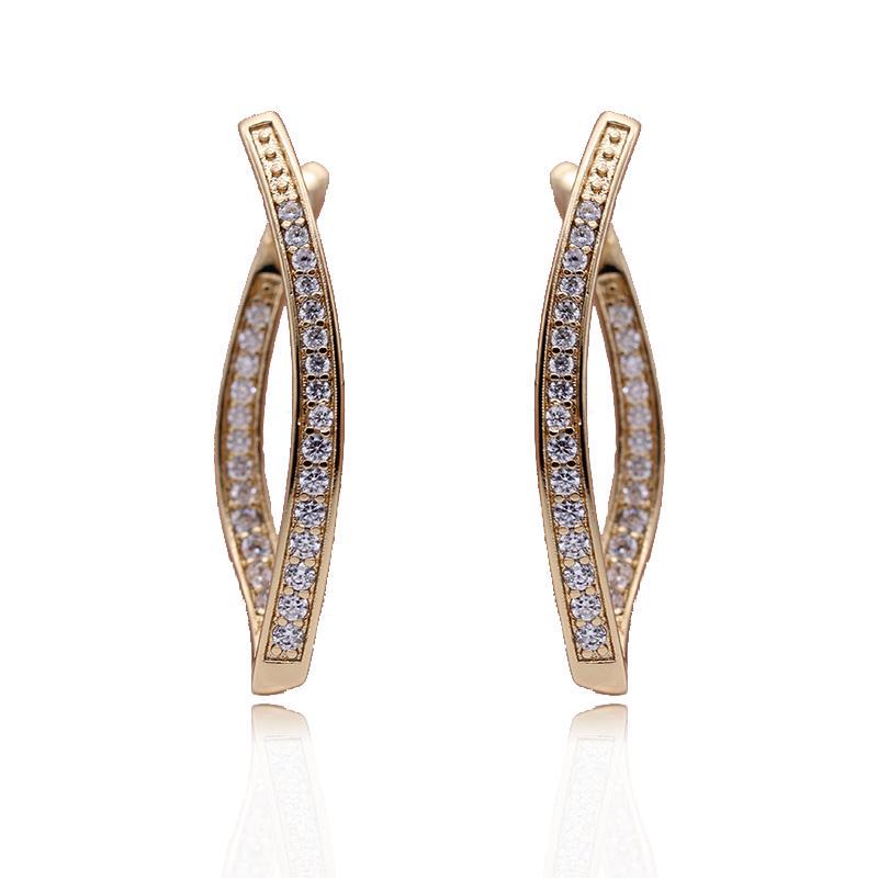 Изысканные серьги из розового золота