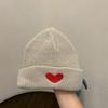 Натуральная шапка бини NewKnit: Уютная вязаная шапка с вышивкой в виде сердца - теплая зимняя шапка для женщин и девочек