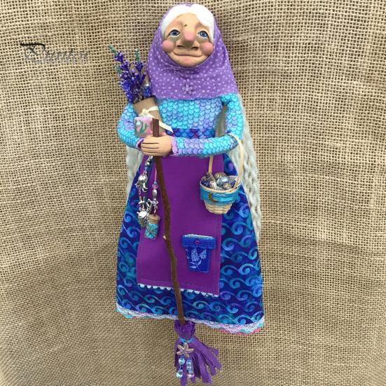 Handmade Resin Kitchen Witch Luck Charm Witch Figurine Hanging Decoration Cartoon Cooking Witch Statue Gift for Mom Home Kitchen Decor