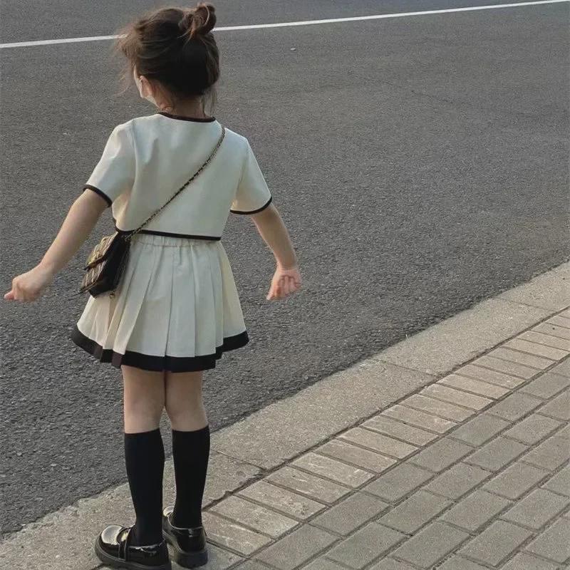 Girls' Summer 2023 Xiaoxiang Style Solid Color Two-Piece Set: Short-Sleeved Top & Pleated Skirt