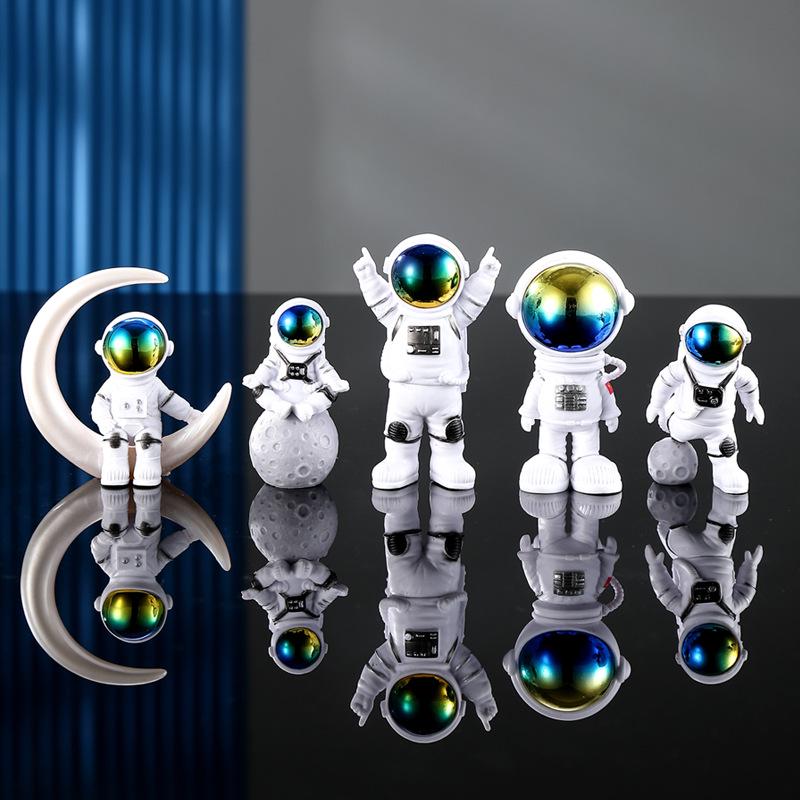 Маленькая смоляная фигурка космонавта - Идеально для домашнего декора, подарка на День святого Валентина или день рождения