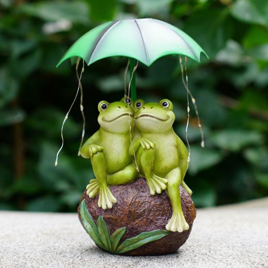 Frog Couple Solar Light Durable Resin Construction Waterproof UV Resistant Frog Holding