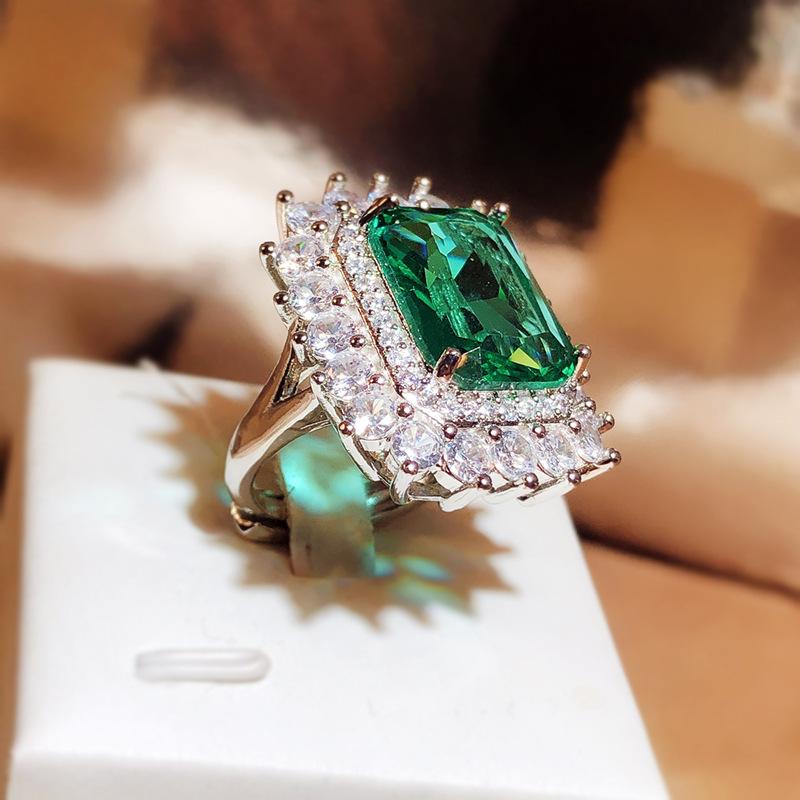 Vintage Lady's Green Finger Rings for Anniversary Party Luxury CZ Crystal Rings Delicate Gift Aesthetic Women Jewelry