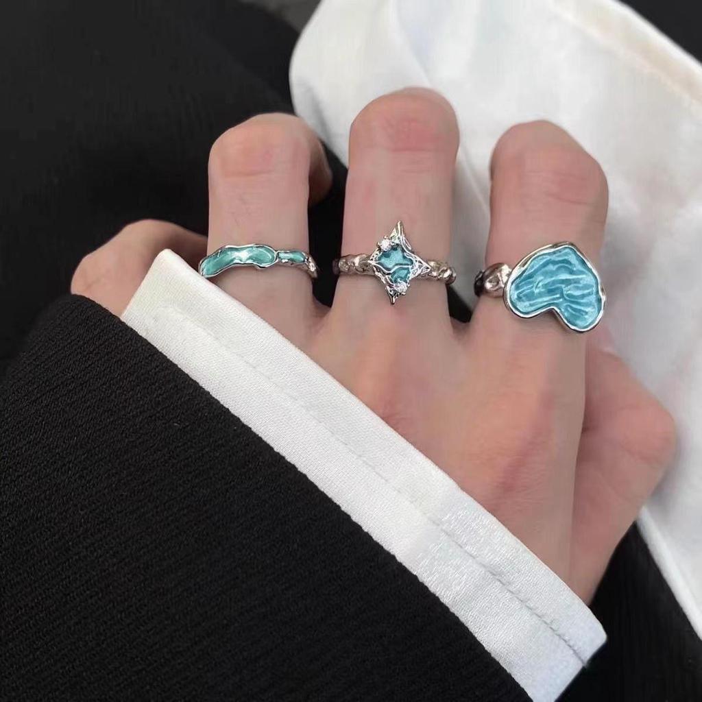 Комплект колец светло-голубого цвета с крестом, звездой и сердцем. Простой изысканный дизайн женского кольца.