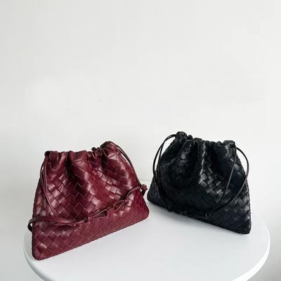 2025 Новая женская сумка из натуральной кожи ~ овчина, плетеная сумка подмышкой, модная, для отдыха, простая сумка для мусора, сумка через плечо