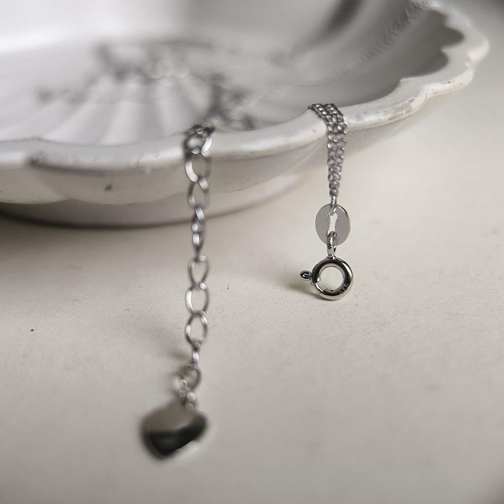 Серебряное колье с фианитами, вес изделия 3,43 гр (2184010)