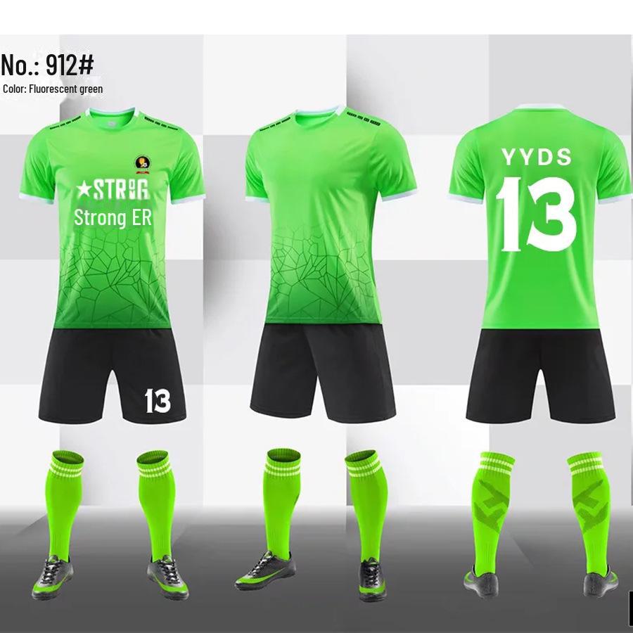 Летние спортивные костюмы для мальчиков: Футбольная форма и футболки для юношеских команд