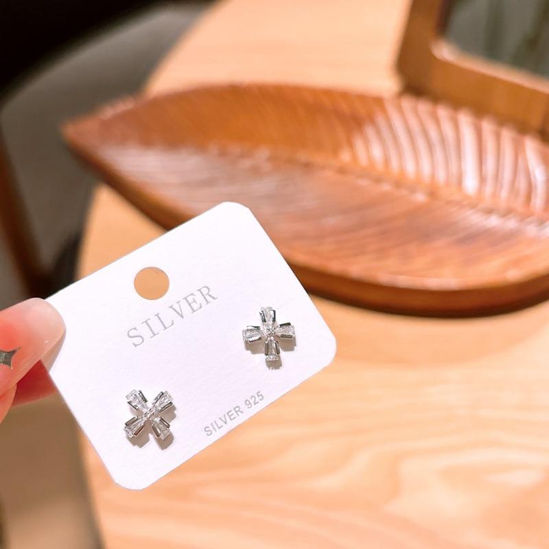 Small and Exquisite Cross Zirconia Earrings for Women Ins High-end Versatile Temperament Earrings Non-fading Earrings