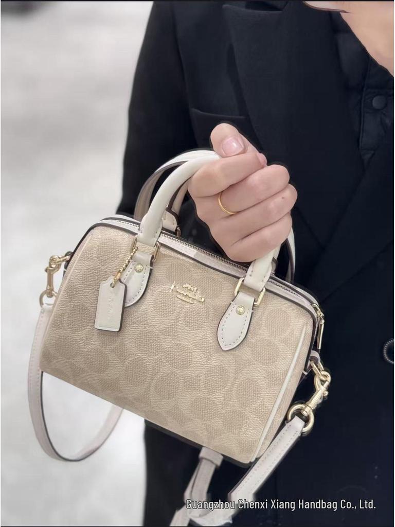 Сумка-подушка Coach Rowan Mini Boston - Классическая монограммная сумка и универсальная женская сумка через плечо/кроссбоди