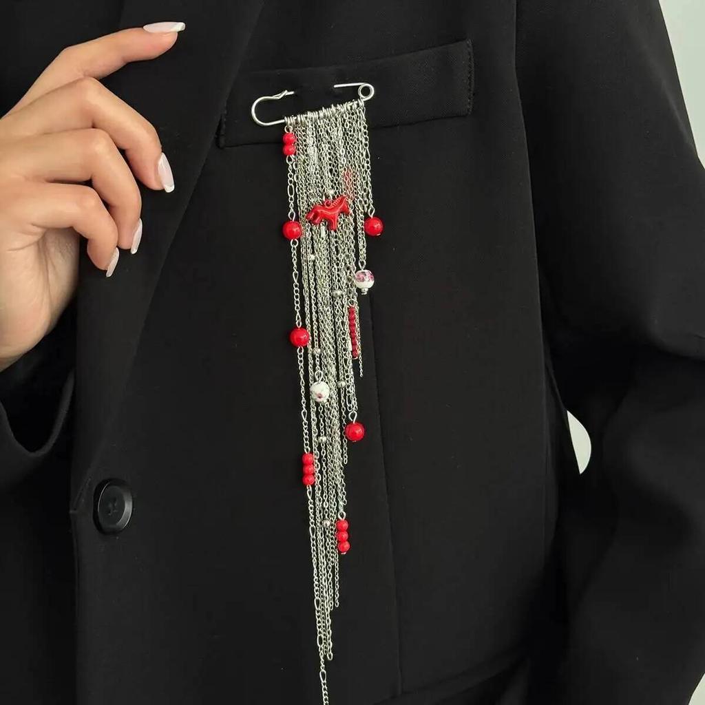 Salircon Fashion Exquisite Mini Red Horse Pendent Brooch Punk Long Tassel Chain Brooch Suit Decoration Clothes Accessory New