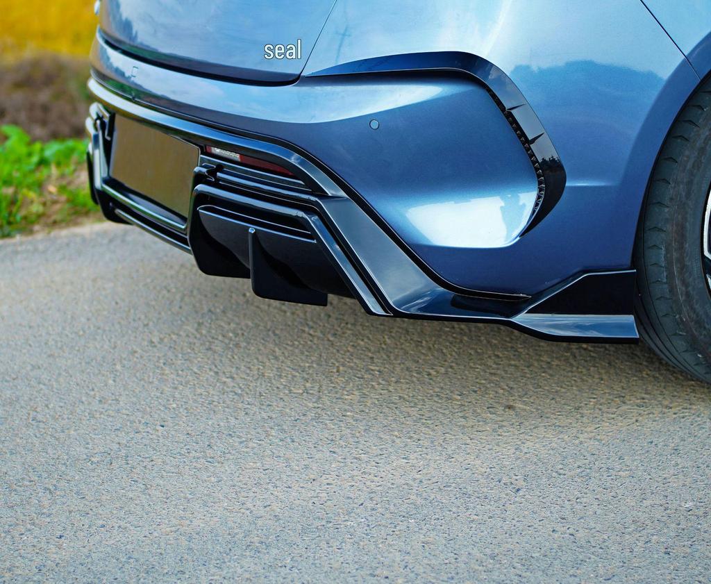 Комплект стайлинга передней и задней части BYD Seal EV, модель DC: Боковой порог, Передний сплиттер-губа, Задний спойлер, Яркая полоса
