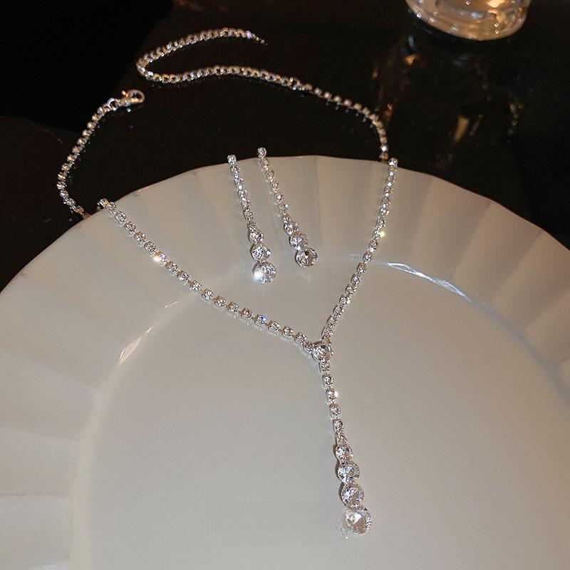 Irregular Diamond Tassel Pendant Necklace, Super Flash, Versatile Clavicle Chain, Elegant High-End Accessory for Women