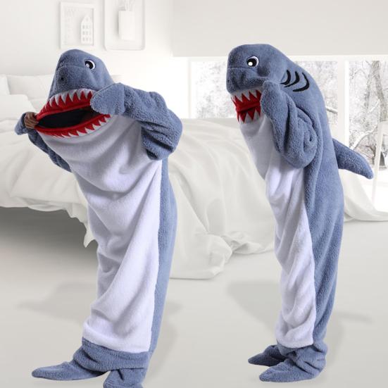 Спальный мешок, мультяшная форма акулы, мягкая фланелевая одежда для кемпинга, семейных прогулок и ночевки, носимое одеяло для взрослых и детей, комбинезон для косплея
