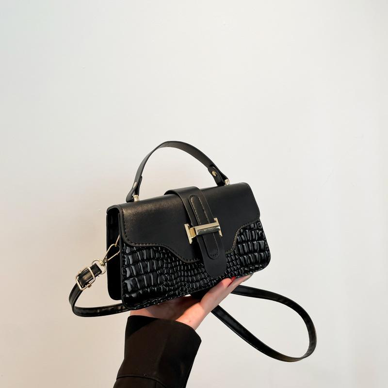 Niche Design High Value Chinese Shoulder Messenger Bag Autumn Versatile Portable Commuter Small Square Bag