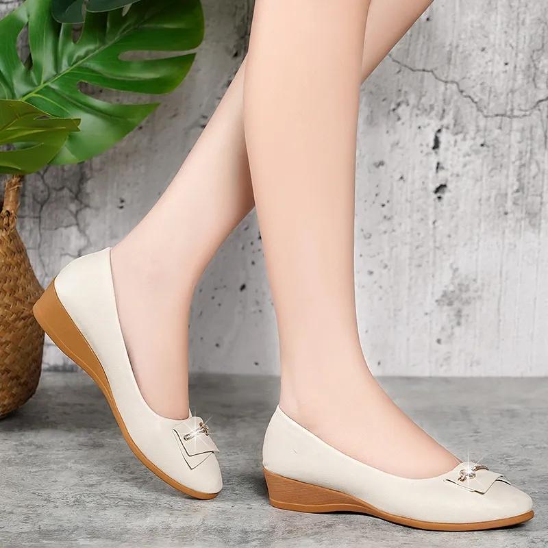 Women's Spring Summer Slip-on PU Single Shoes Solid Color Large Size Wedge Heel Doudou Shoes Lightweight Mother Casual Work Shoes