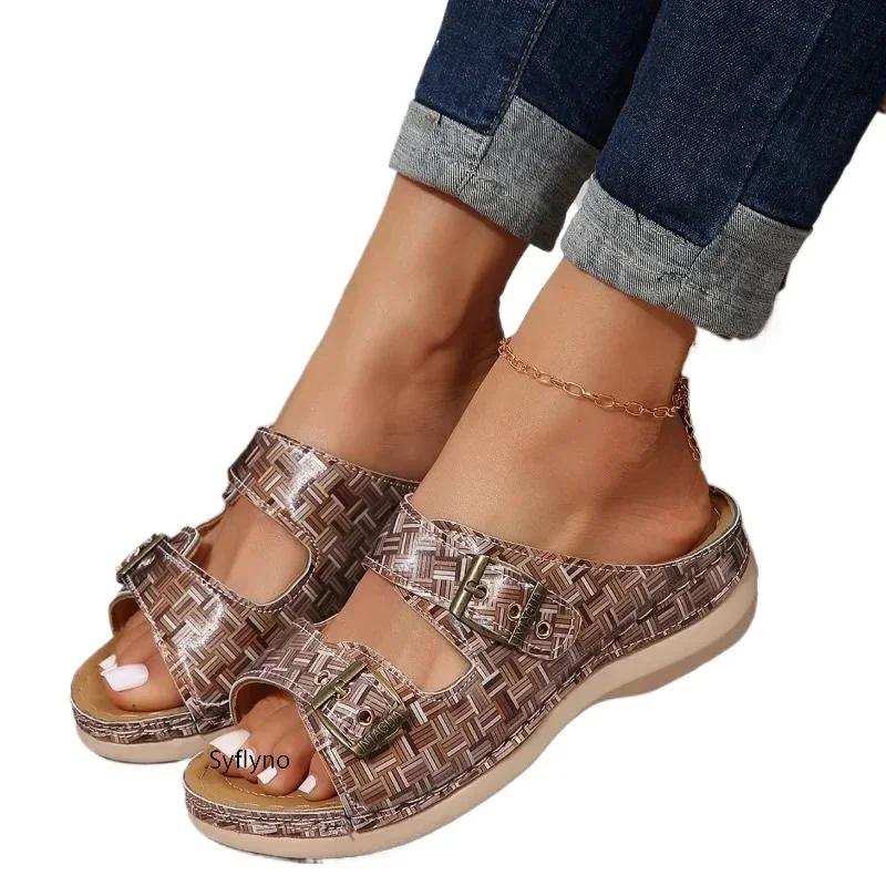 Мода 2024 года, модные летние женские тапочки с закрытым носком, летняя обувь, удобные женские сандалии на танкетке с двойной пряжкой, повседневные тапочки на платформе