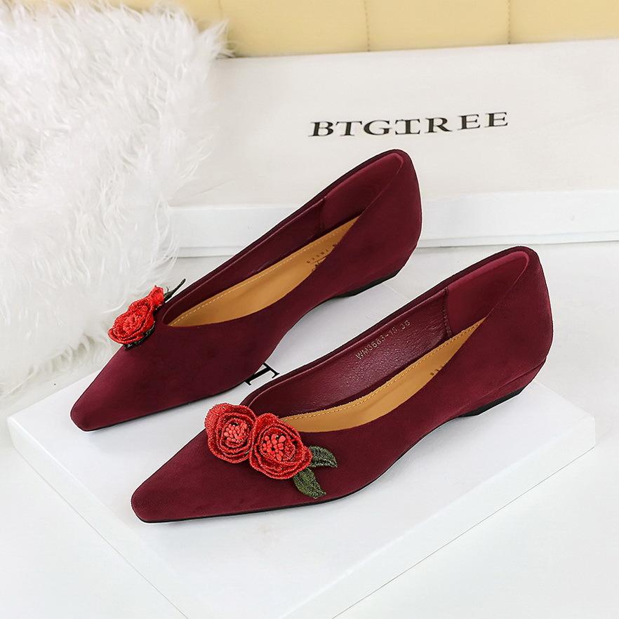 Fashion Large Size 43 Low Heeled Shoes Women Wedges 2.5 Cm Comfortable Low Heels Shoes Suede Flower Ladies Shoes Women Pumps Retro 2025