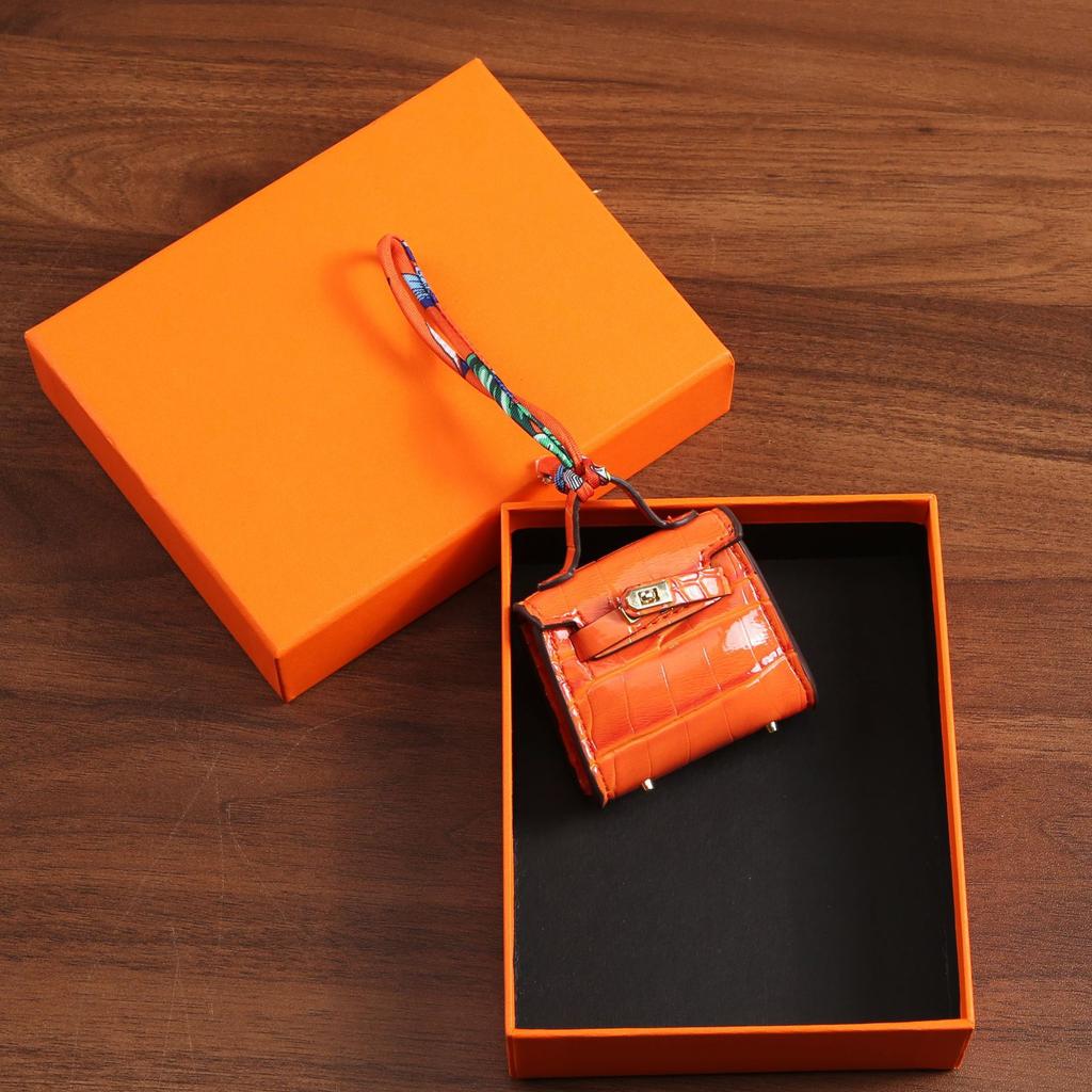 Мини-сумка с крокодиловым узором, изысканная сумка для мелочи, красный конверт, женская сумка, подвесное украшение, высококачественный автомобильный брелок