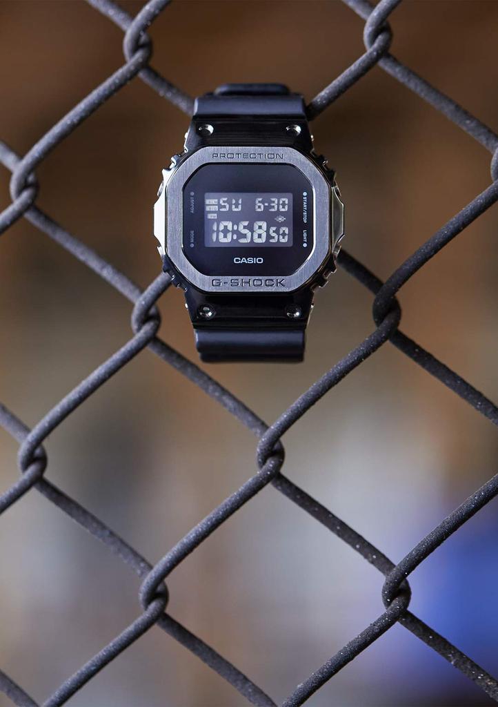 Часы черные [Casio] G-Shock [] GM-5600UB-1JF мужские