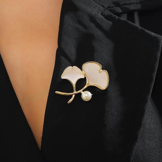 Lady Clothes Brooch Ginkgo Leaf Shape Faux Pearl Decor Bag Coat Collar Hat Scarf Decoration Clothes Pin Party Prom Bride Wedding Garment Jewelry