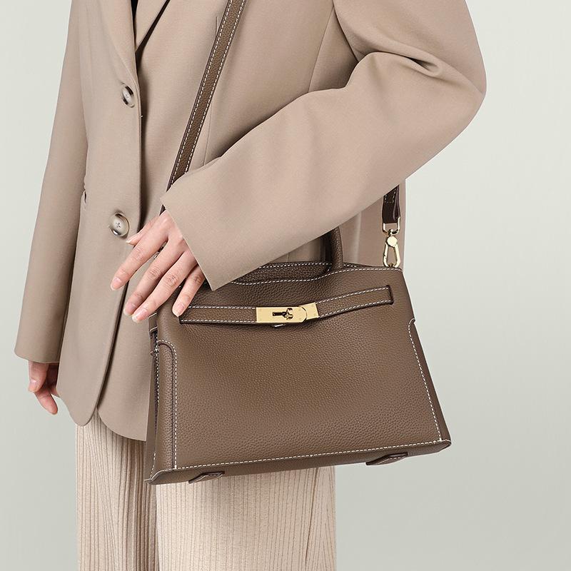 Сумка Весна/лето Сумка через плечо Высококачественная текстура Нишевая легкая роскошная универсальная сумка на одно плечо Маленькая женская сумка крайней плоти