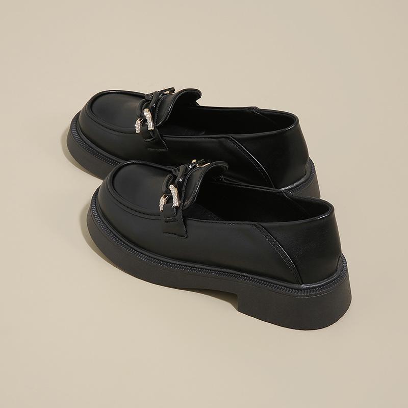 Белые маленькие кожаные туфли женские 2025 новая весна и осень универсальный японский JK стиль колледжа с юбкой универсальные лоферы на платформе