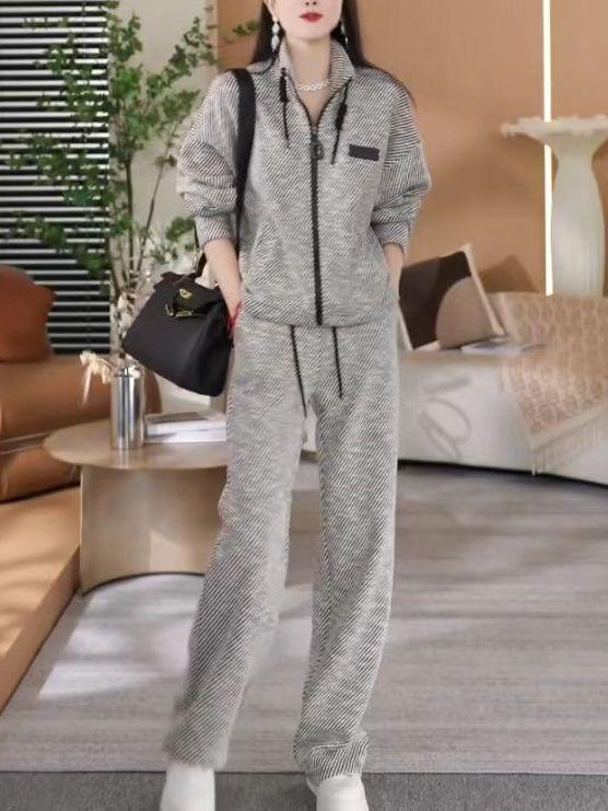 Женский повседневный комплект из полосатого кардигана и широких брюк - коллекция весна/осень 2024 г.